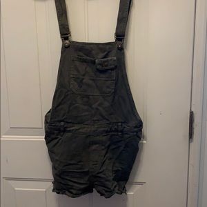 Overall shorts